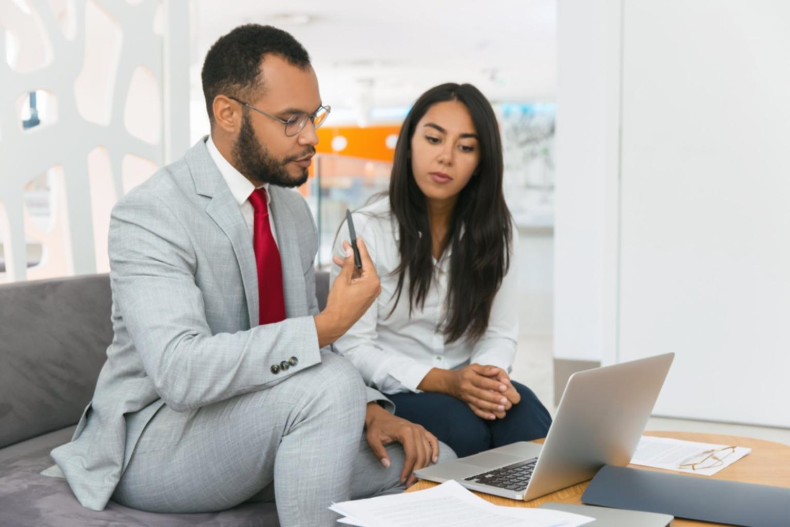 Equipo de soporte educativo de  listo para asistir